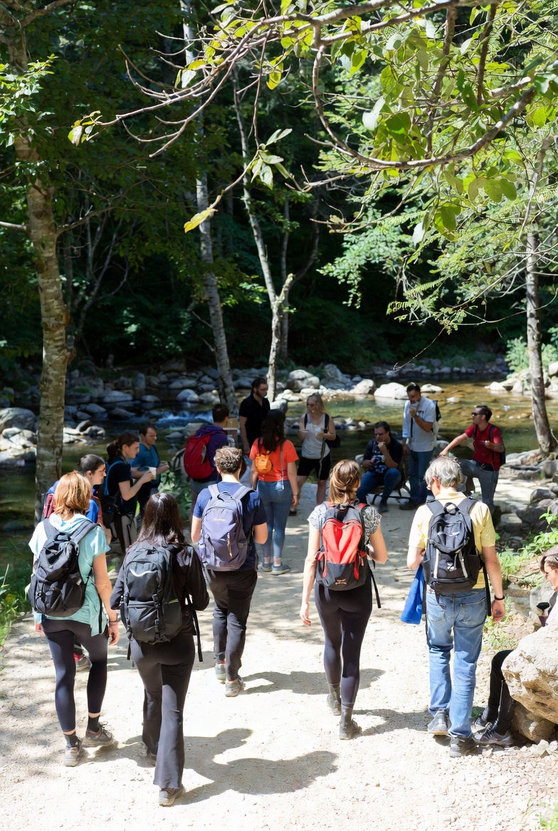 Studio layout with planning zones and seating